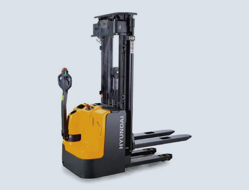 Stackers Eléctricos-1